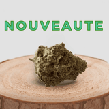 Nouvelle fleur de CBD Ghost US sur socle en bois